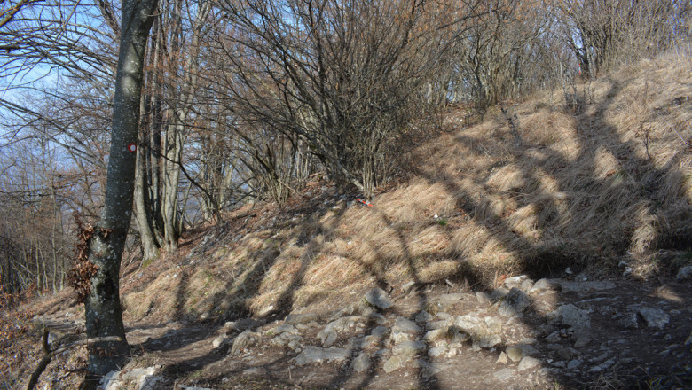 Sv. Jakob nad Potočami. Os južnega roba pozidanega prostora naselbine. Pogled proti zahodu (foto: Andrej Gaspari)