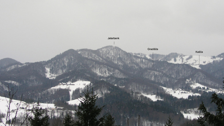 Žlebe z masivom Jeterbenka. Pogled s severovzhoda. Januar 2002 (foto: A. Gaspari)