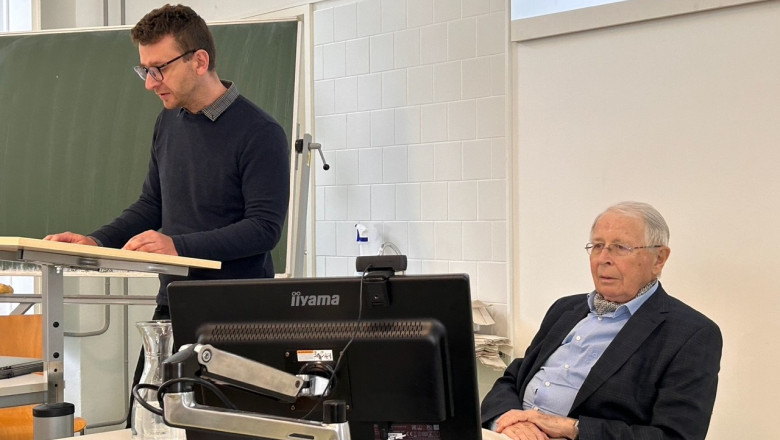 Predavatelja med predavanjem (foto: Marija Wakounig)